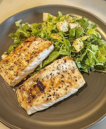 2 PCS Grilled Fish Salad & Soda
